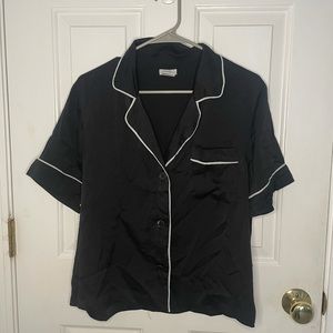 Women’s Size Large Short Sleeve Button Up